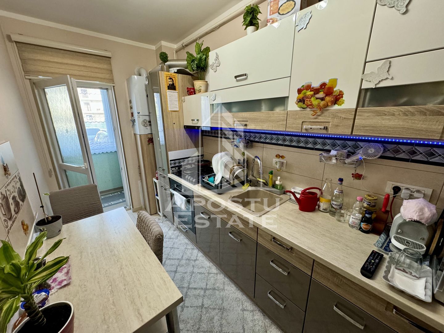 Apartament cu 3 camere mobilat si utilat la parter in Giroc la asfalt.