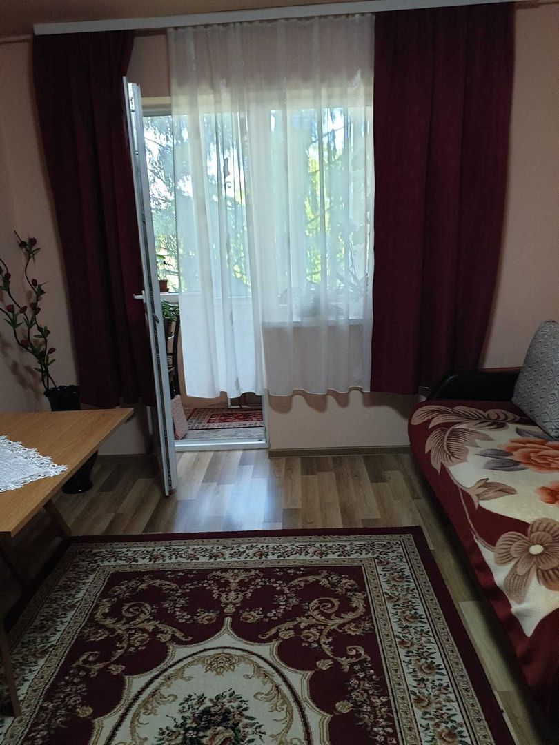 BRASADAS vinde ap 2 cam etaj 2 Botizului