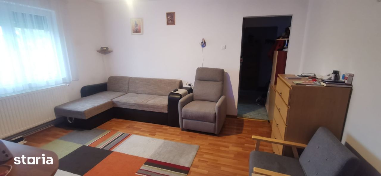 BRASADAS vinde ap 3 cam etaj 3/4 mobilat și utilat complet.