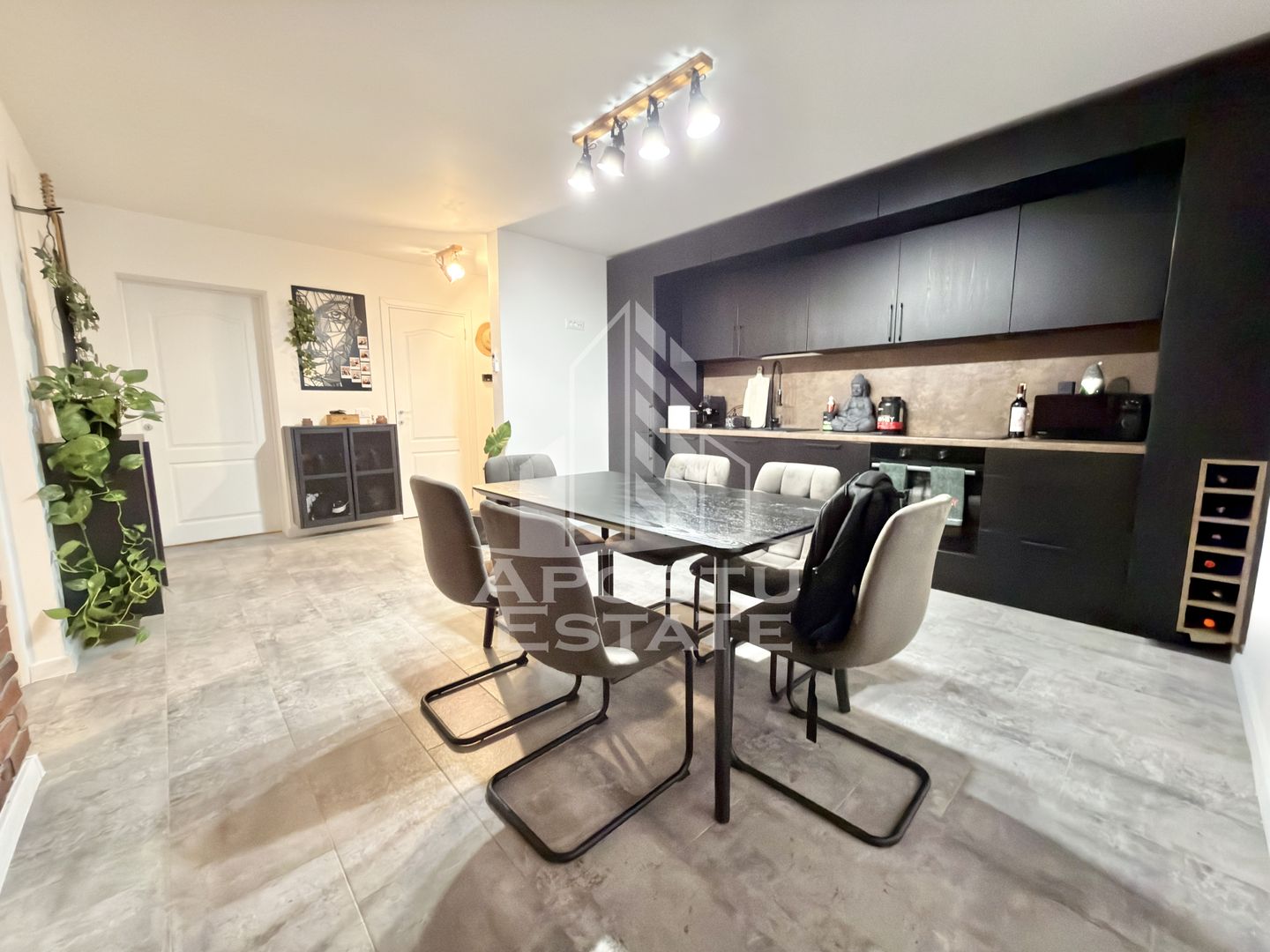 Apartament cu 3 camere mobilat si utilat, dressing si debara in Giroc.