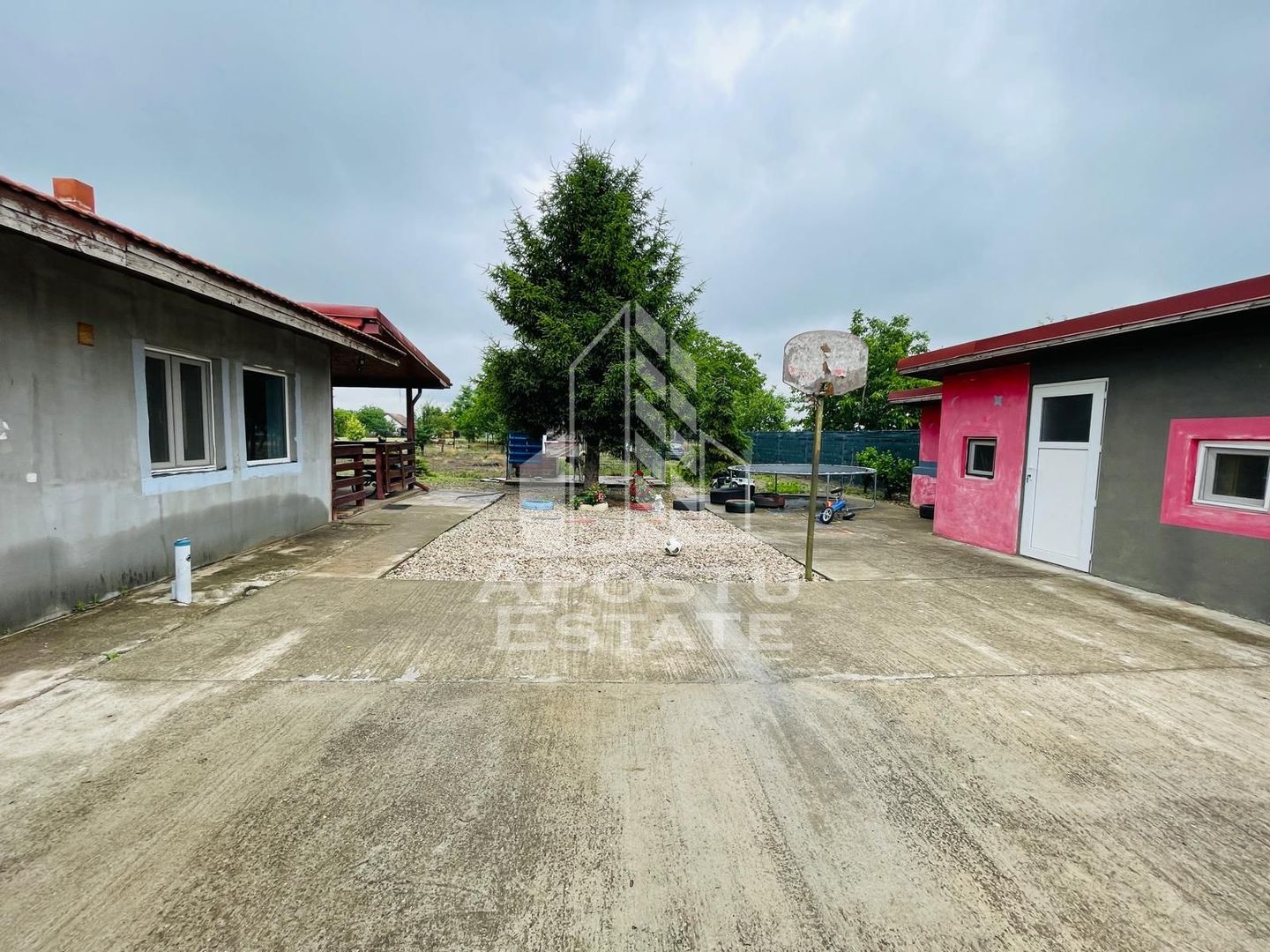 Casa primitoare de vanzare in Iratosu /120mp+teren 1400mp