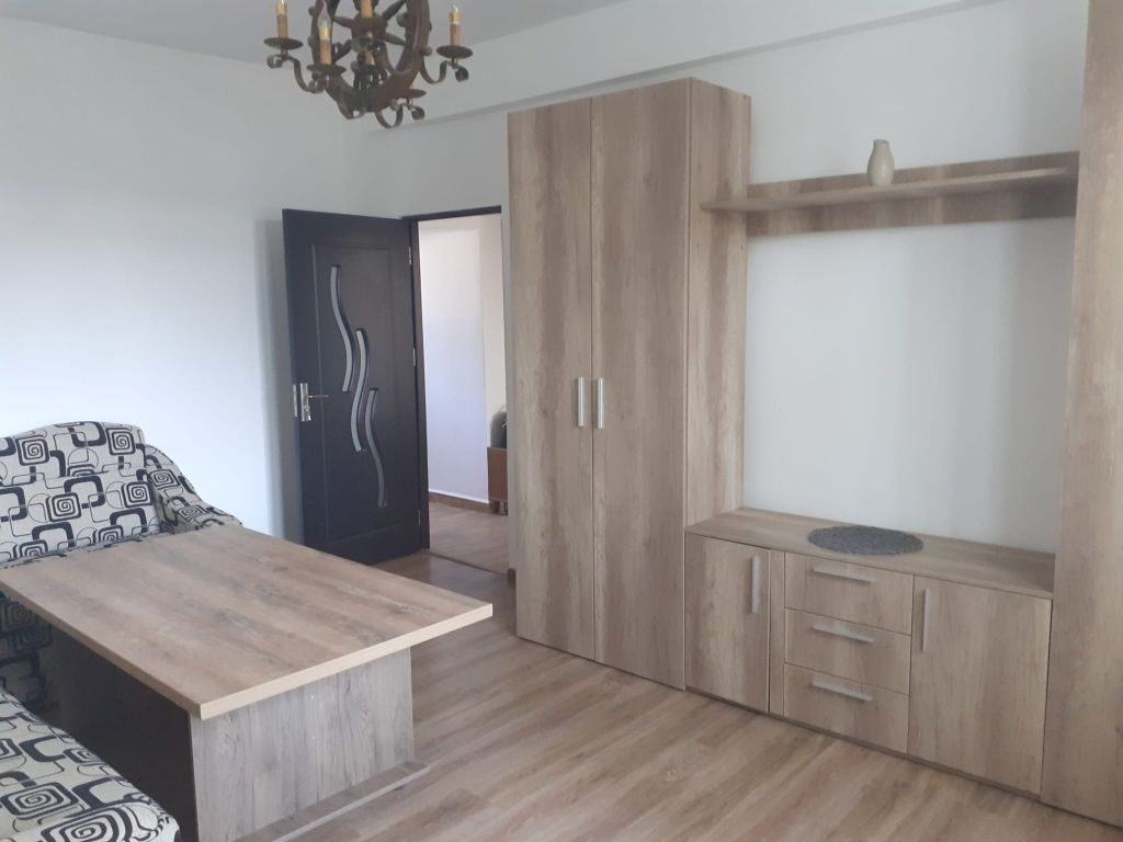 Închiriez apartament cu doua camere