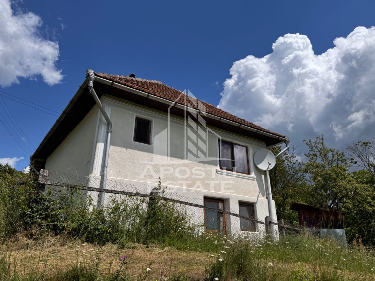 Casa la munte, la cheie, priveliste panoramica, in sat Ret, Hunedoara