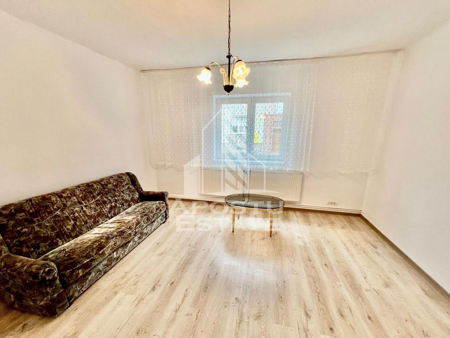 Casa curte comuna , 2 camere in Parneava