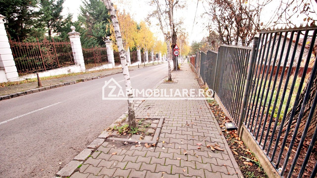 Casa zona Platou,1.001mp.teren,deschidere la 2 strazi,0%comi