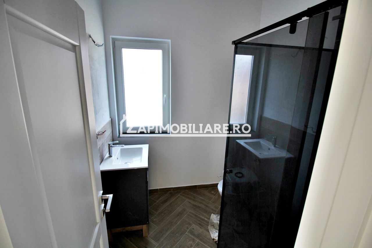 Casa 5 camere D-P la cheie 175mp,520mp teren