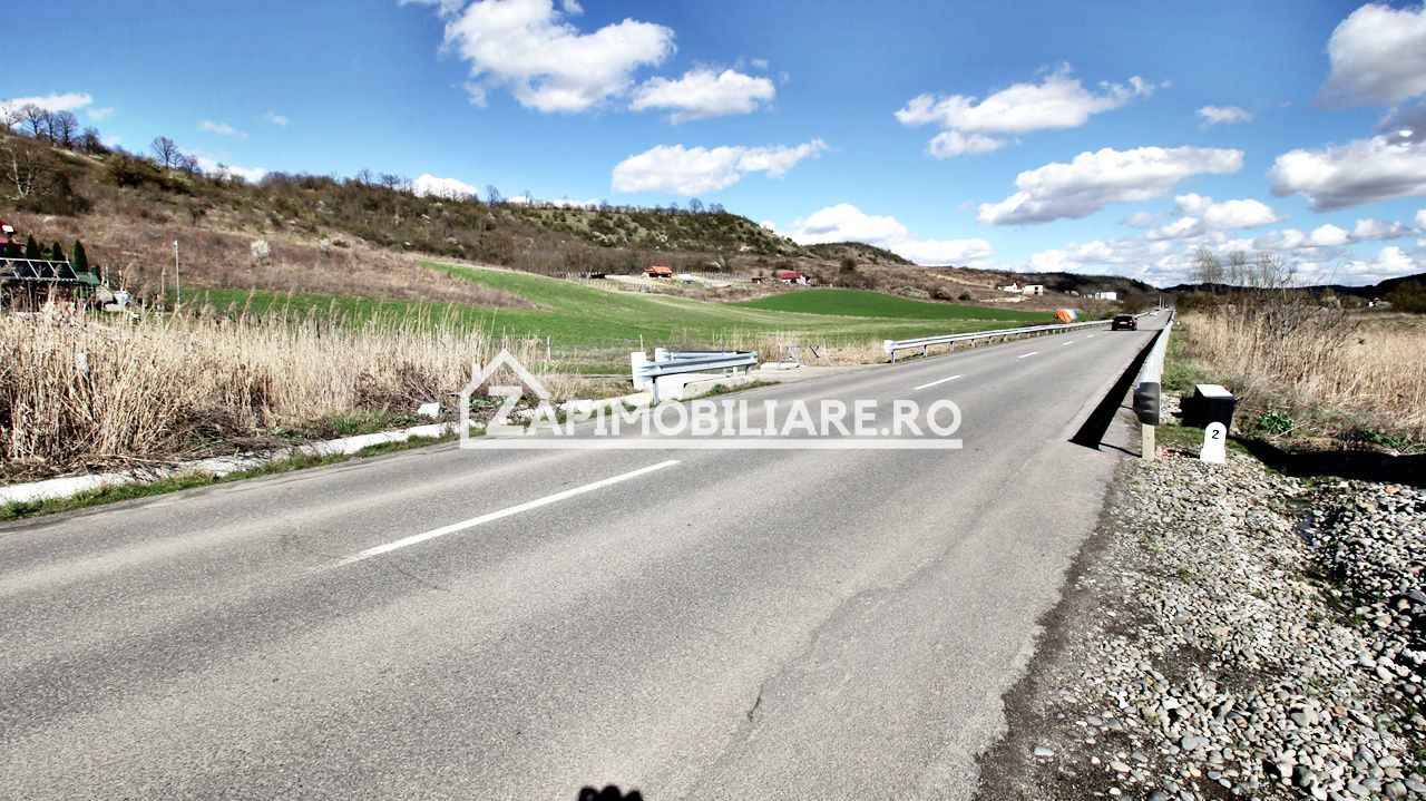 Parcele de 603 mp.teren intravilan, drum de 9 m.Livezeni