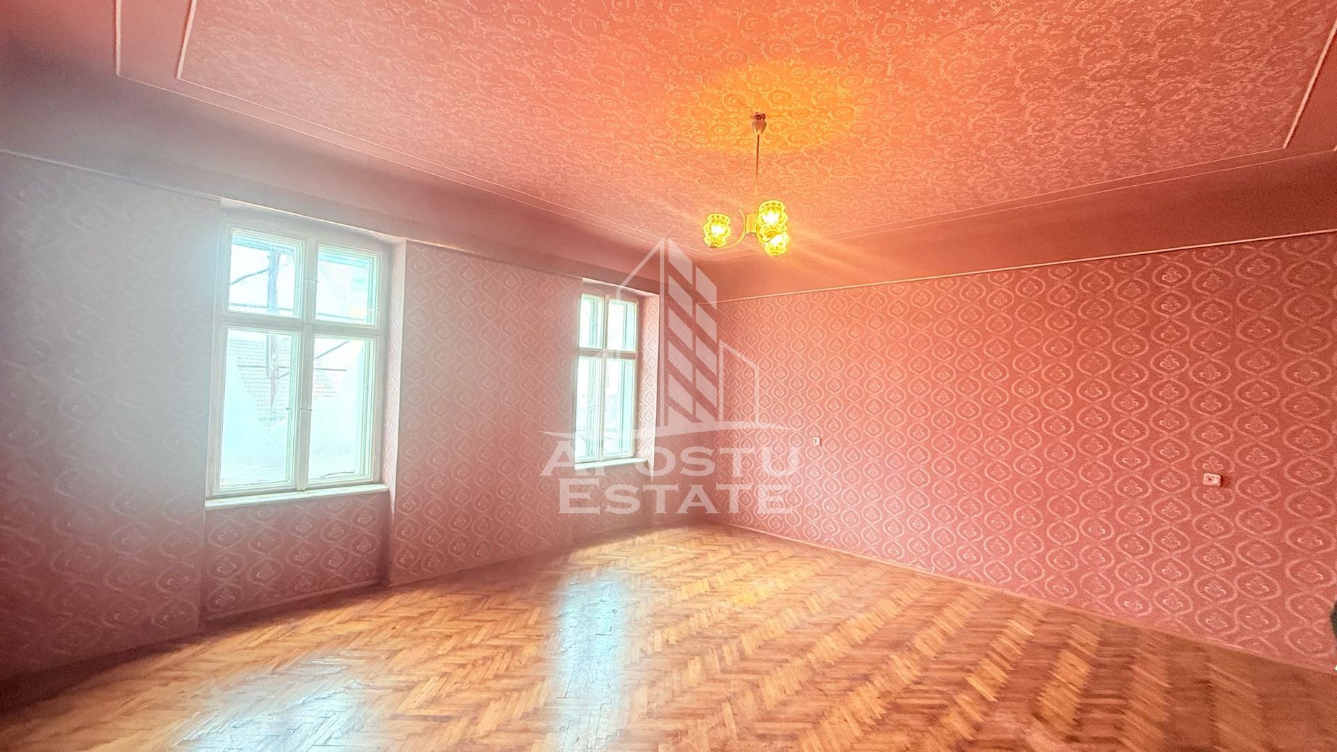 Apartament 3 camere, in Piata Maria, cladire in curs de reabilitare