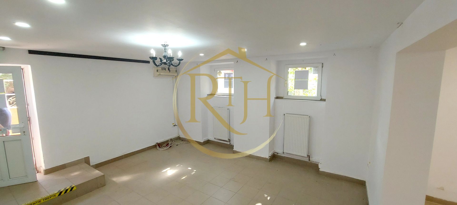 Închiriez spațiu comercial 4 camere–Zona Centrală – 77 mp utili.