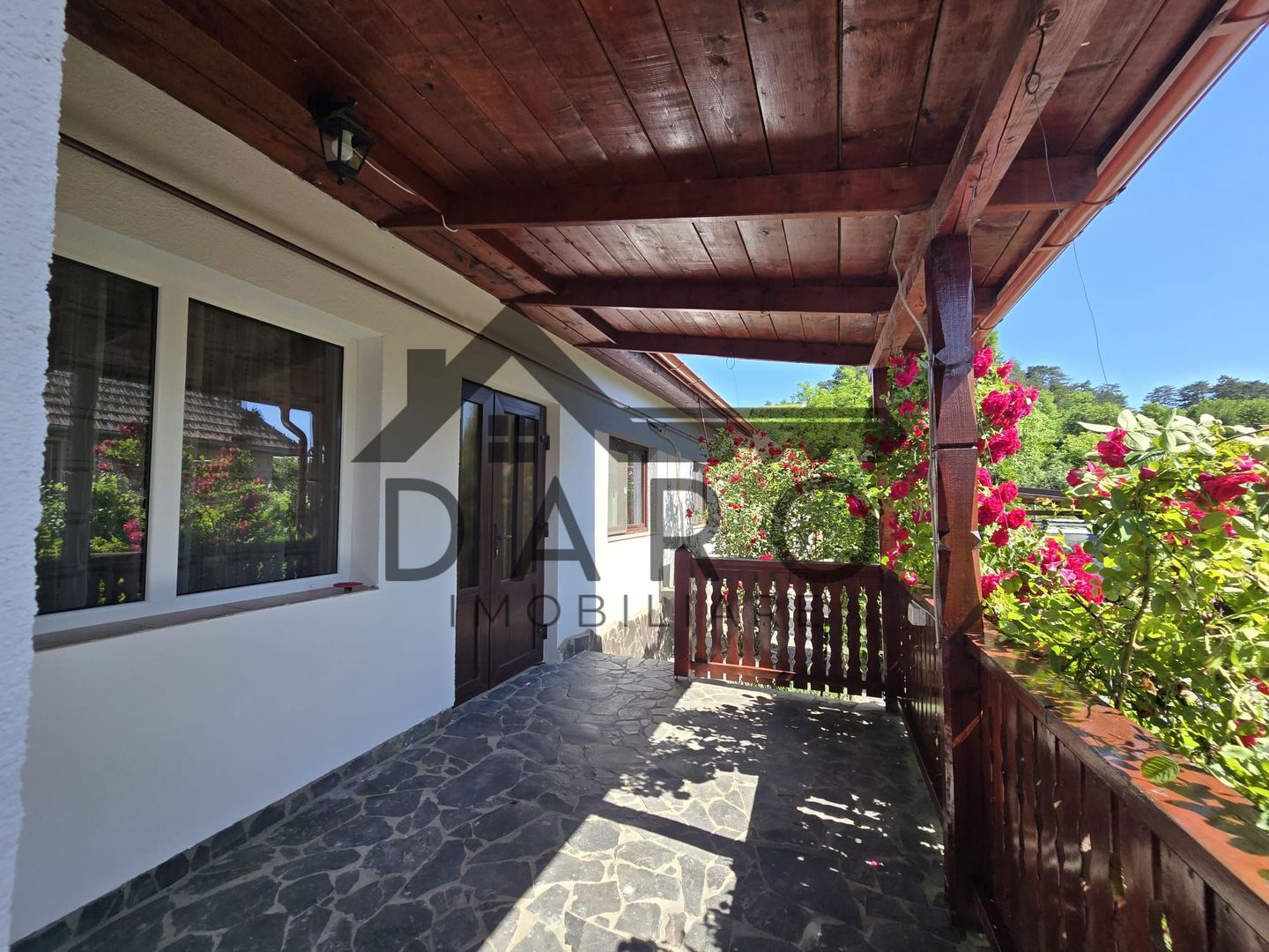 Casa in Livezeni , 140 mp utili , in centrul localitatii .