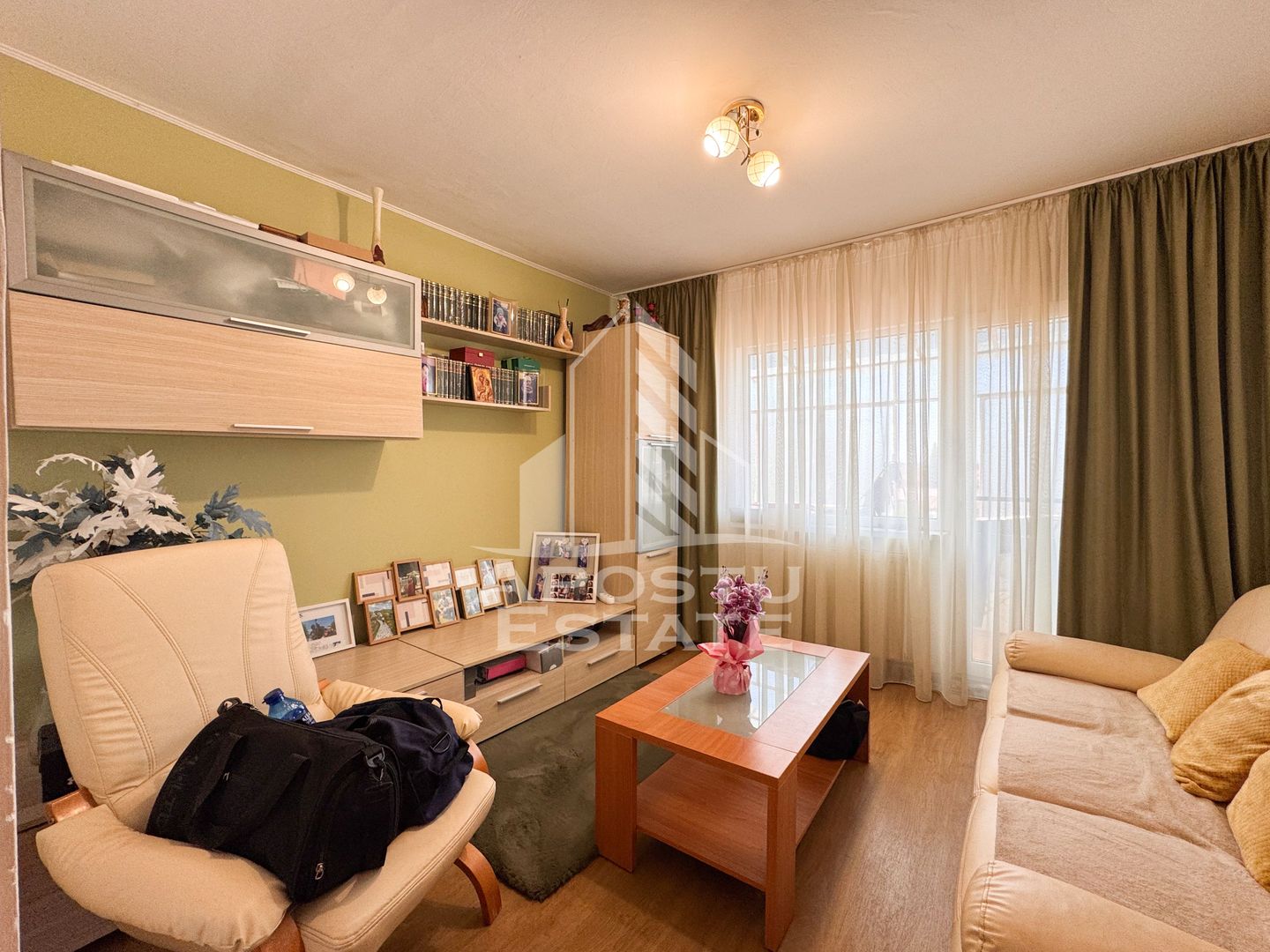 Apartament cu 4 camere de vanzare, etaj intermediar, 80 mpu, Sagului,