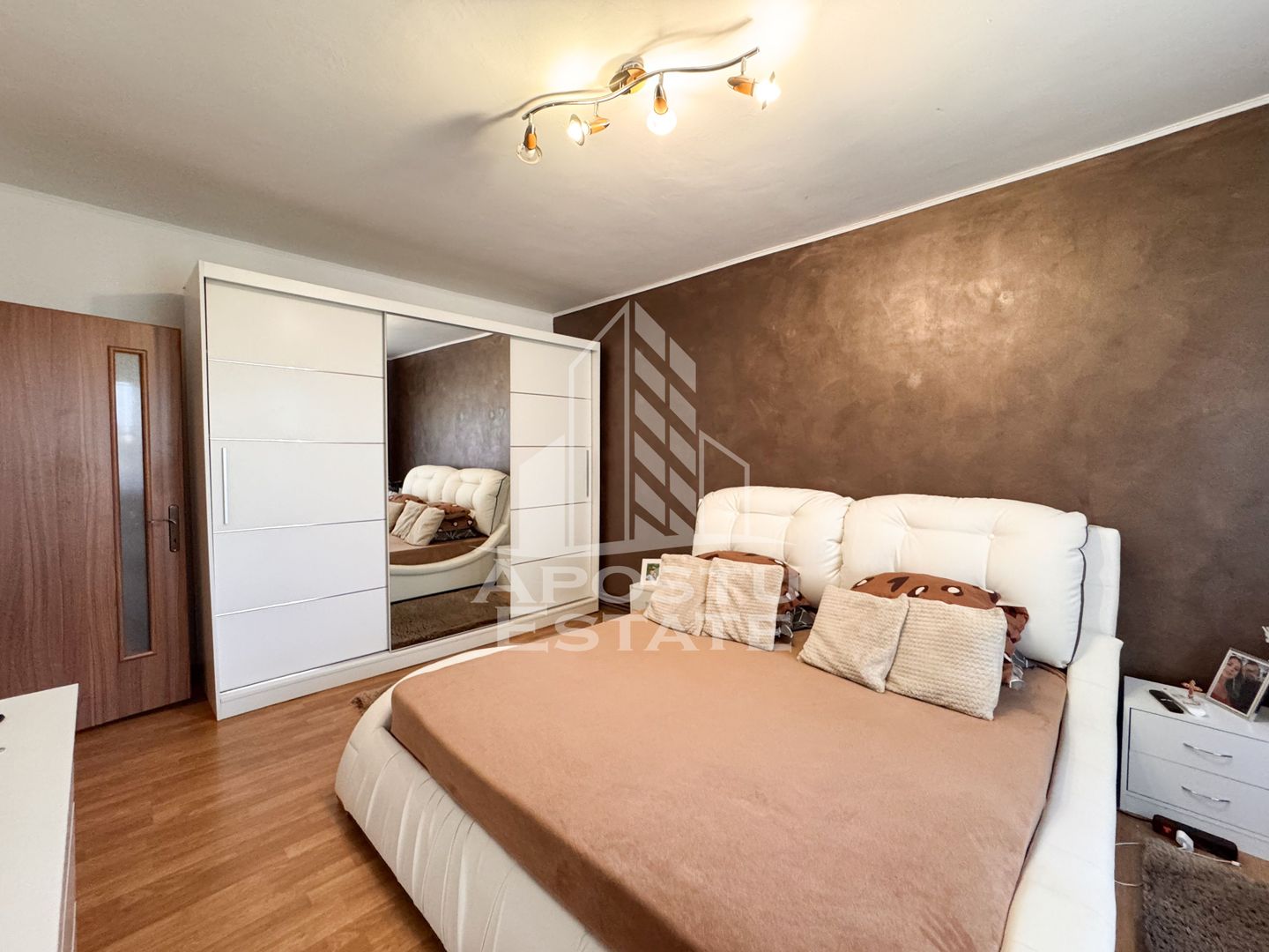 Apartament 4 camere | Decomandat | 80mp | Etaj 4/5 | La cheie | Turist