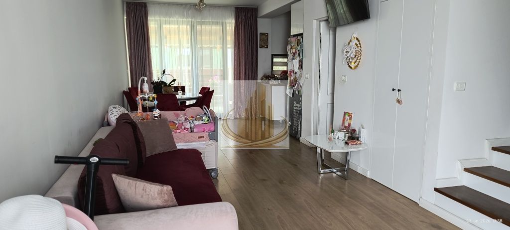 Casă înșiruită, 3 cam, 2 bai 80mp | Zona Cora Dumbrăvița |