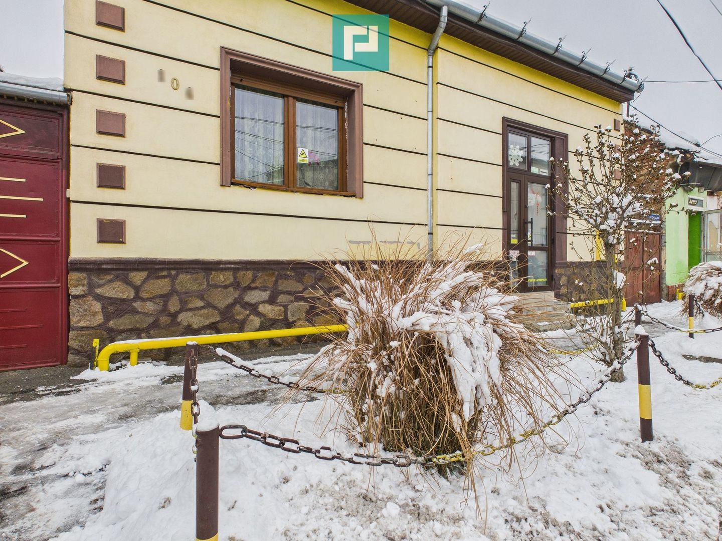 Casă cu 4 camere în zona Parneava