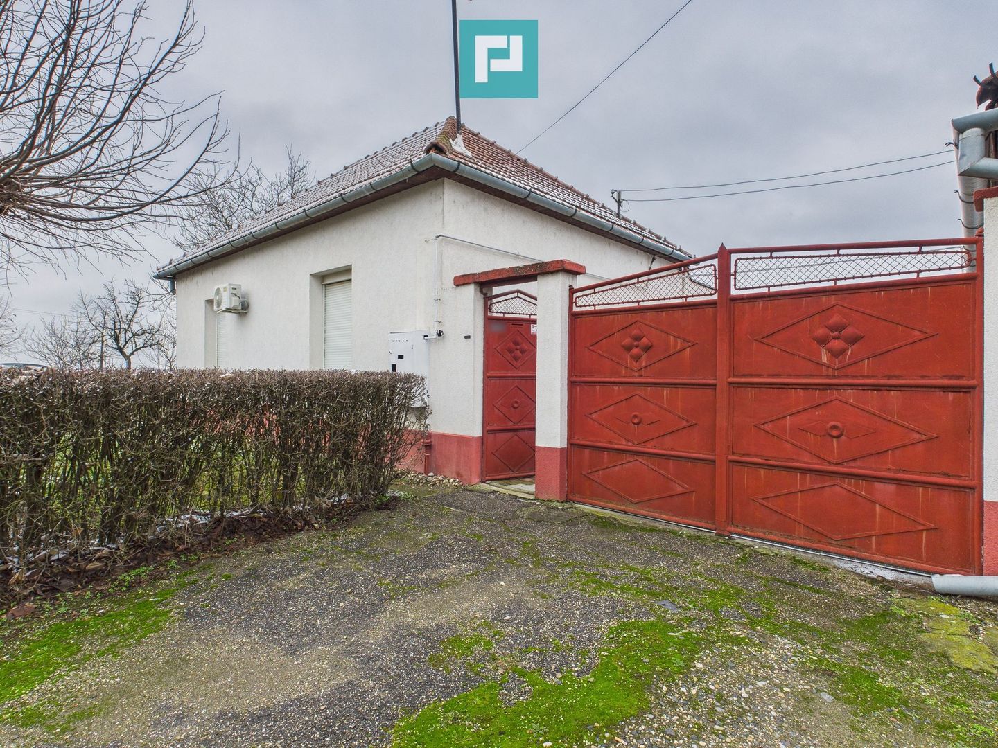 Casă cu 2 corpuri și 5 camere în Livada