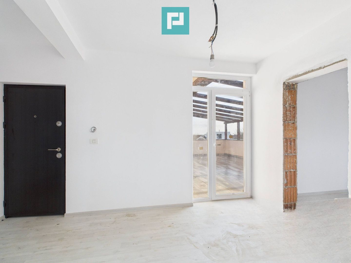 Penthouse cu terasă generoasă, în inima Chișodei