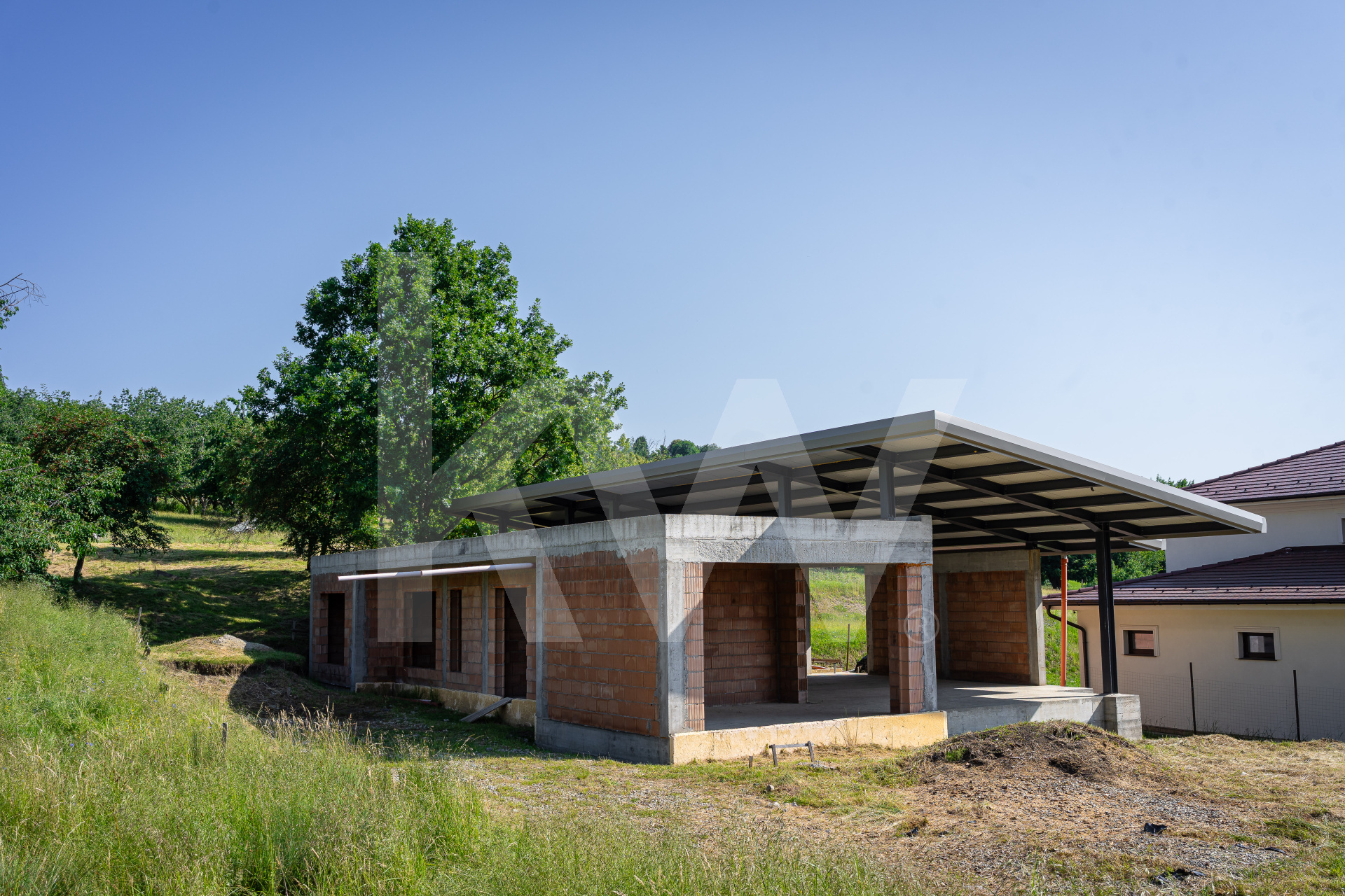 Casă cu arhitectură modernă si teren in Cisnădioara