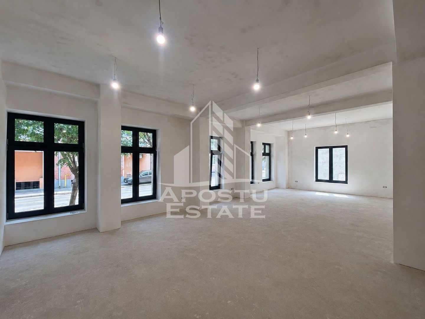 Spatiu comercial nou la bulevard, 175 mp, Zona Complexul Studentesc