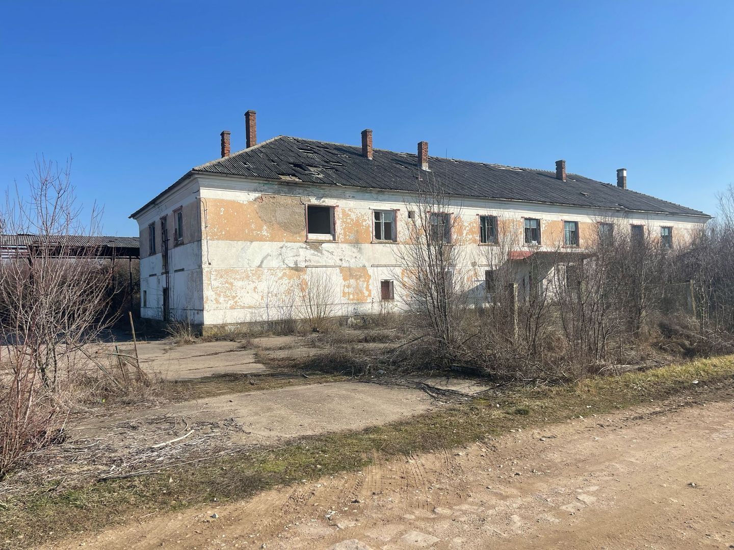 Proprietate versatila fost camin muncitori +teren loc.Batar jud Bihor