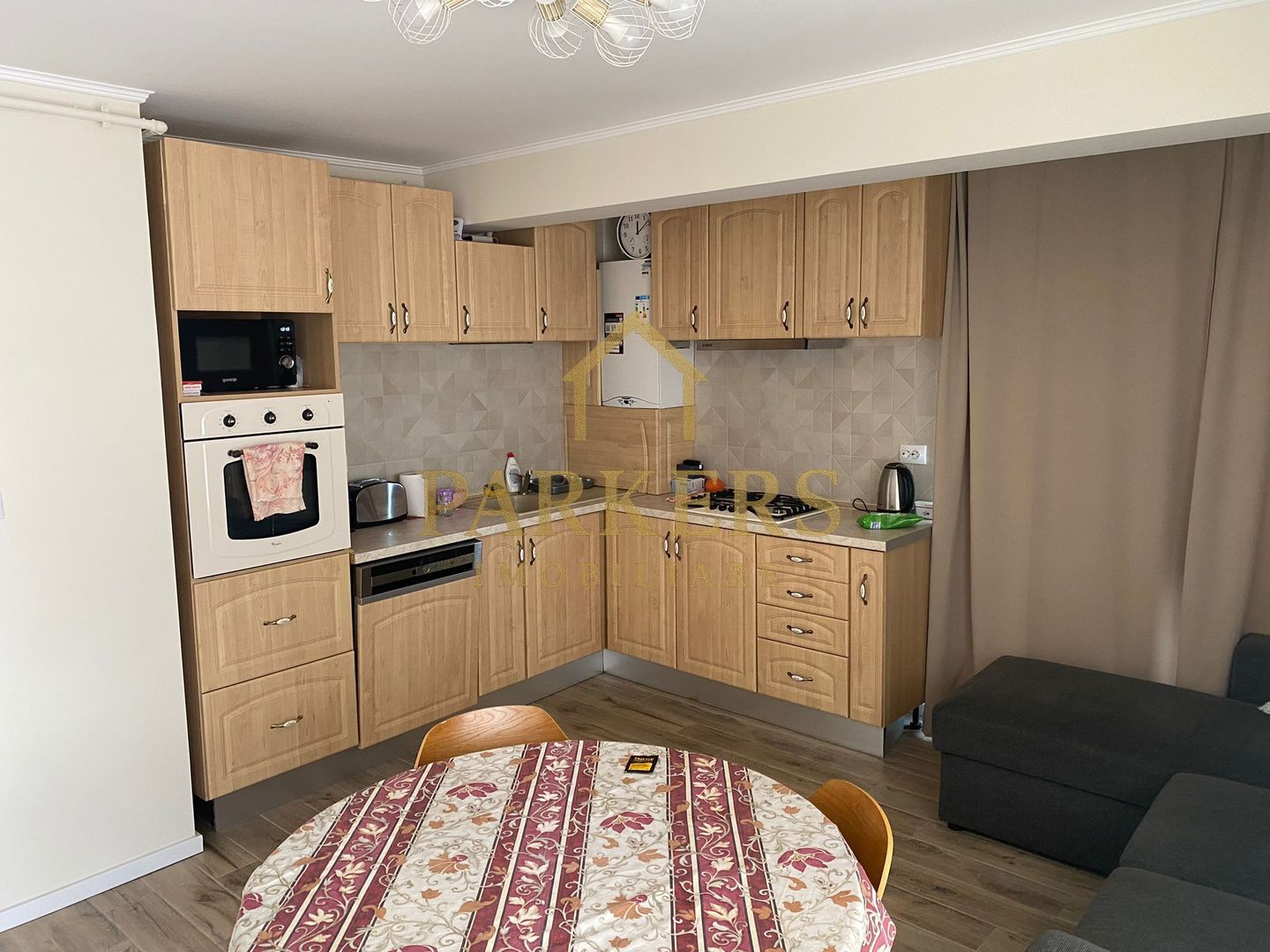 Apartament 2 camere etaj intermediar de inchiriat zona VIVO