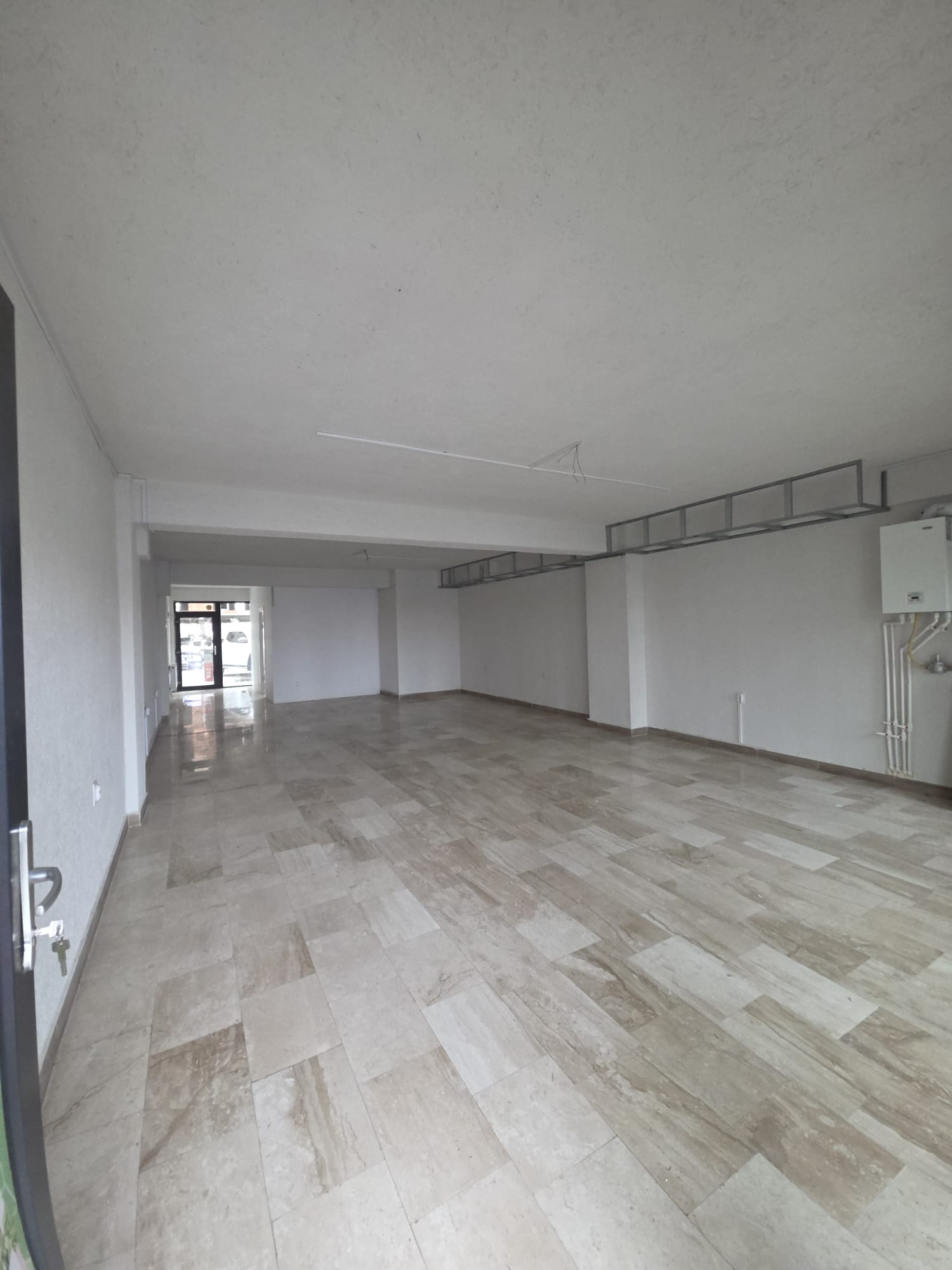 Spațiu comercial-Dna Stanca- VITRINA LA STRADA PRINCIPALA