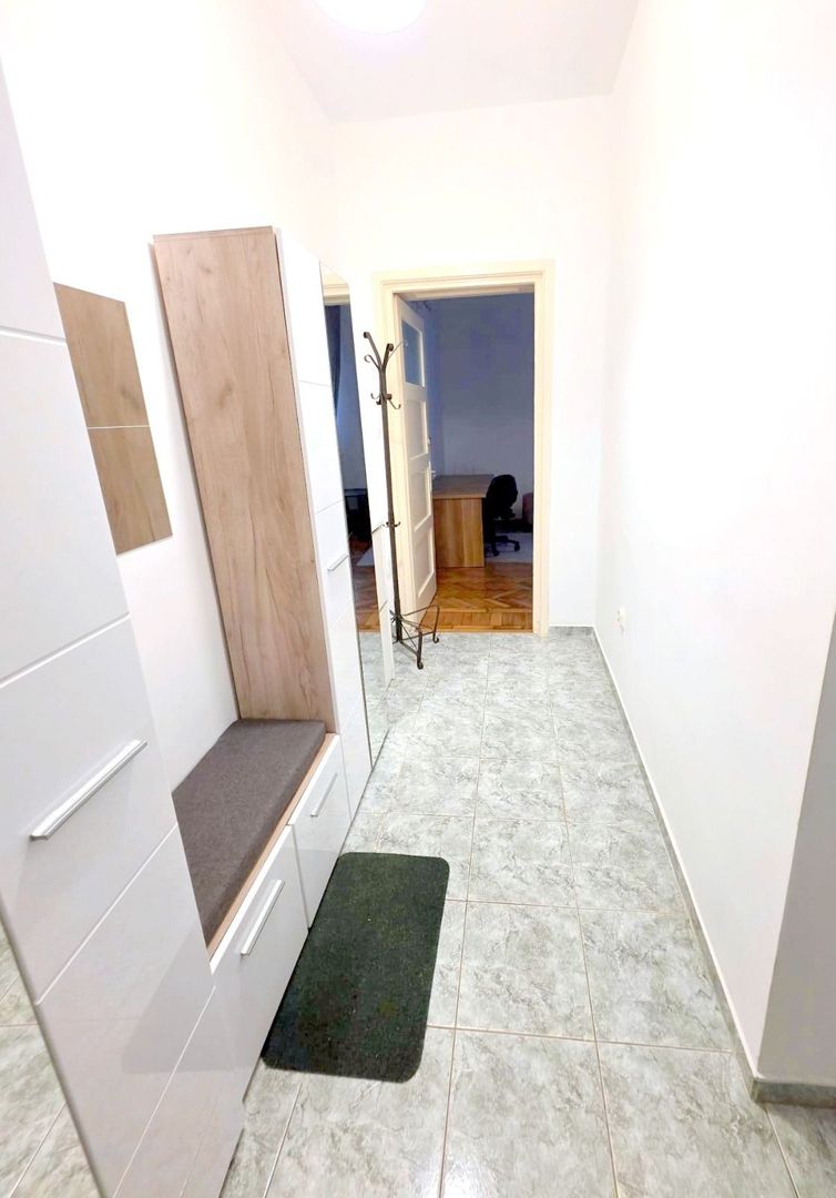 De inchiriat apartament cu o camera ultracentral, et. 1, 320 euro