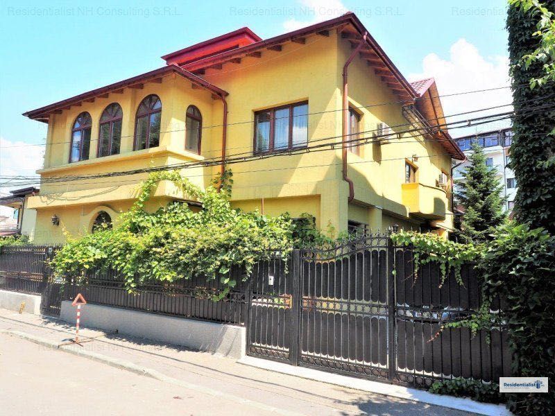 BRASADAS închiriază vila 6 cam Calea Mosilor.