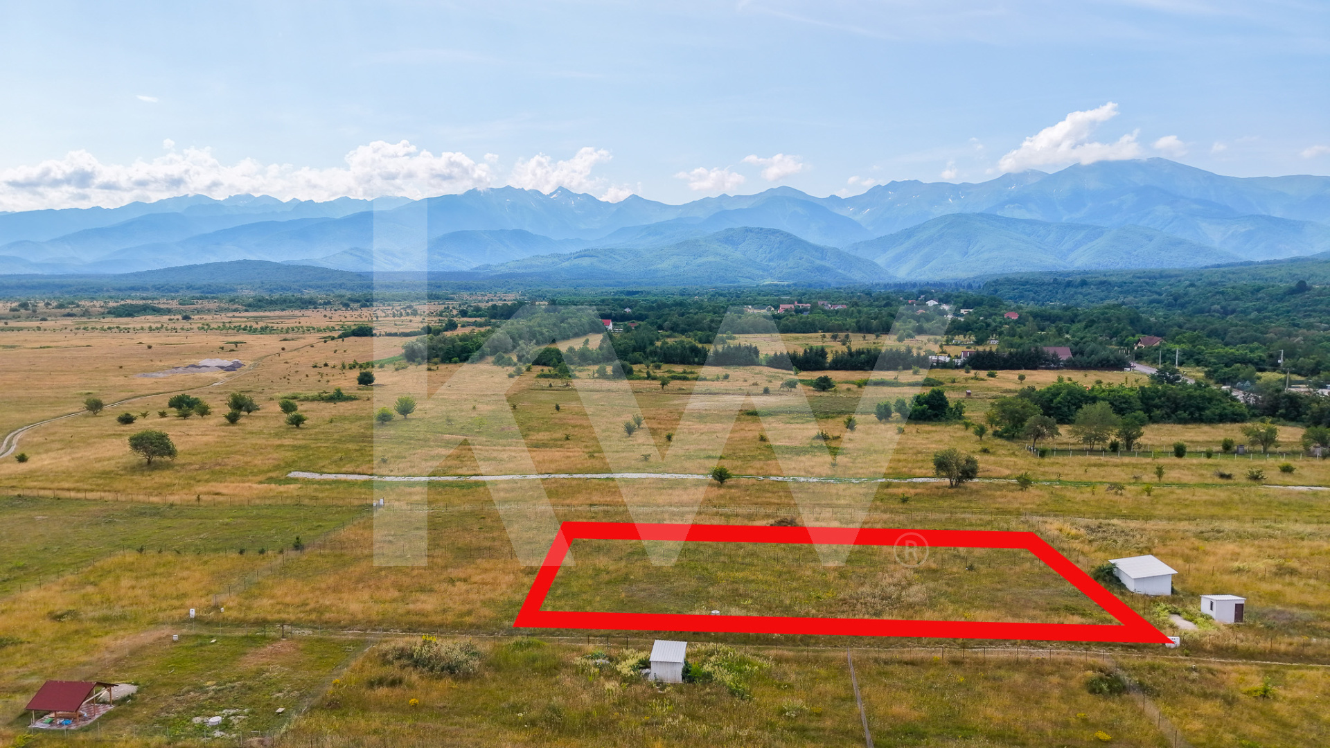 Teren cu priveliște spectaculoasă spre Munții Făgăraș- Valea Avrigului