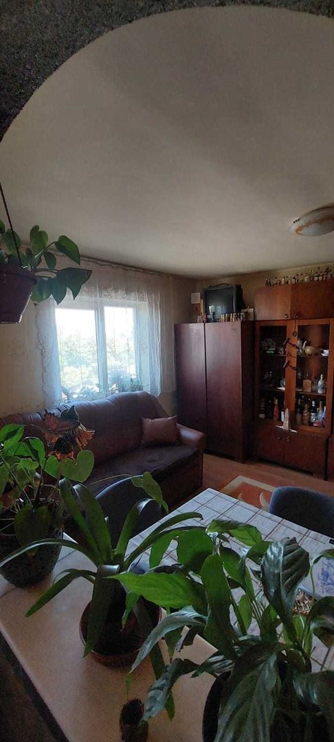 BRASADAS vinde URGENT ap 2 cam etaj 4/4 pe Aleea Prahovei.