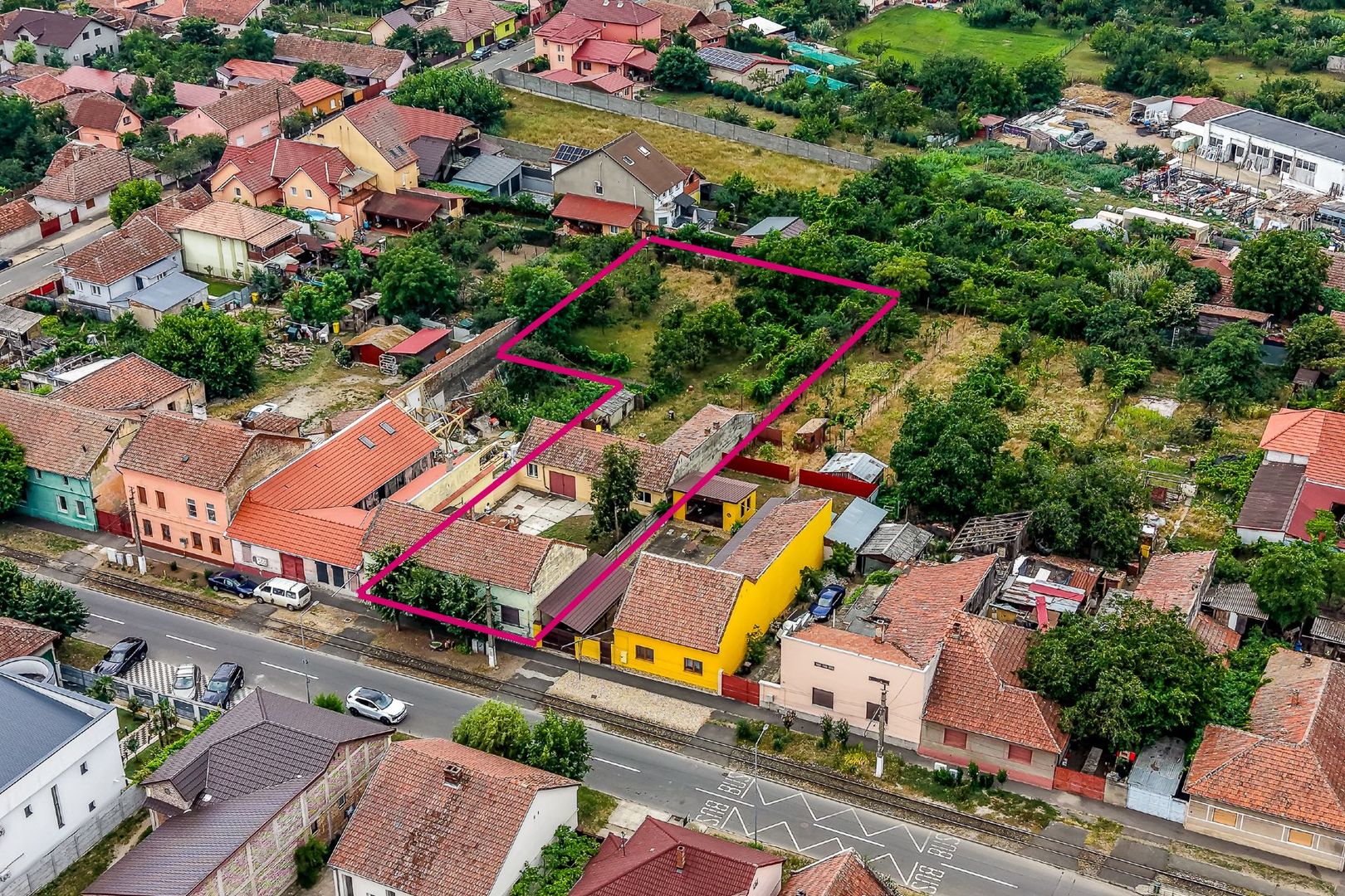Casa cu potential multiplu cu teren generos pe strada Dunarii