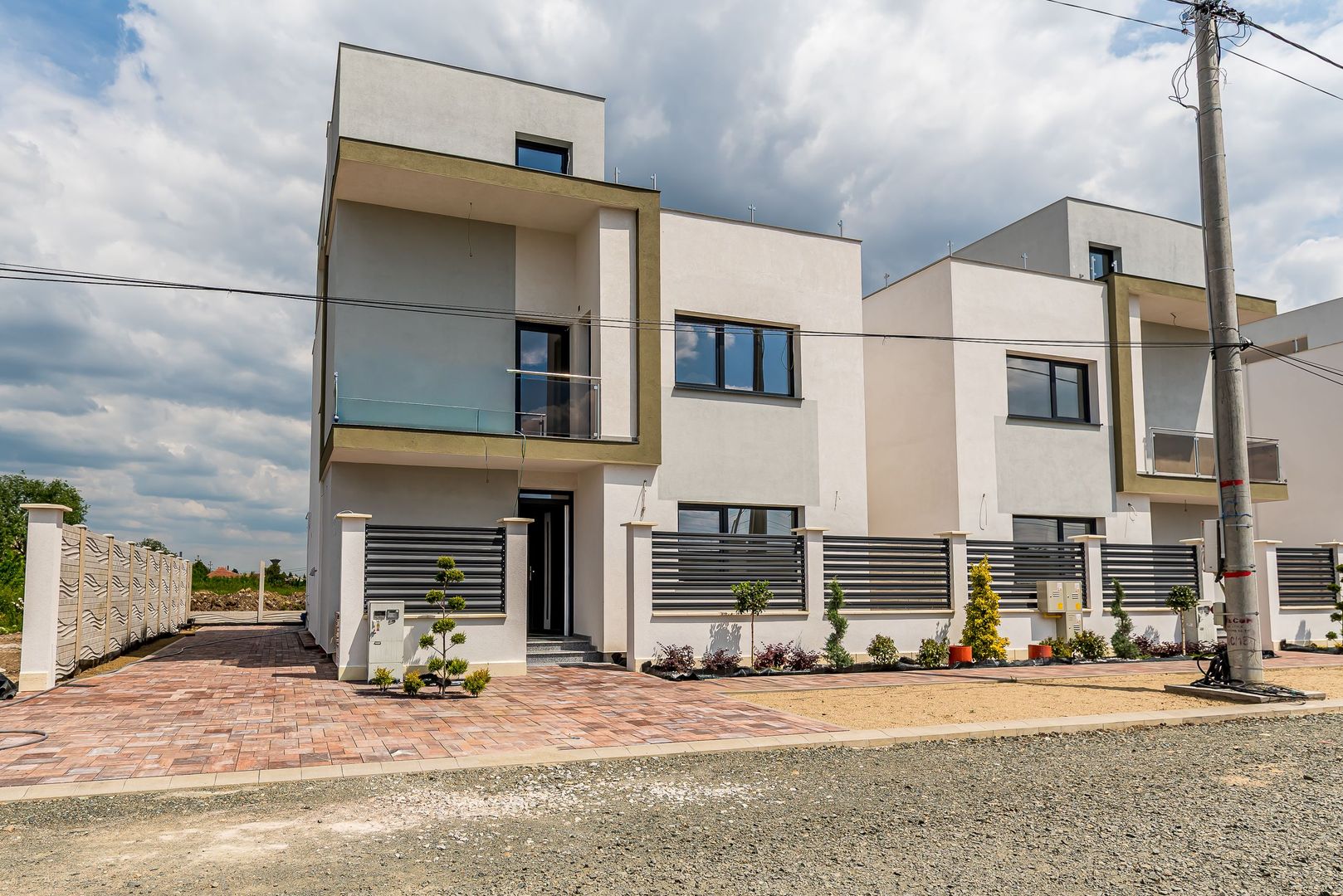 Vilă nouă cu terasă panoramică – design premium, 4 dormitoare, în Gai