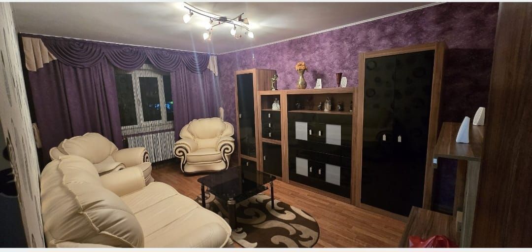 Apartament 2 camere decomandat, et.1, centru, mobilat, parcare