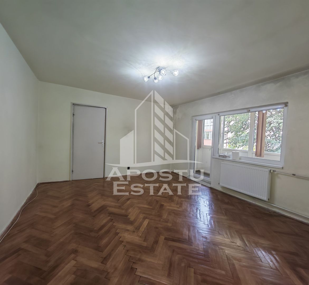 Apartament de vanzare cu 3 camere, 2 bai, 2 balcoane, zona Aradului