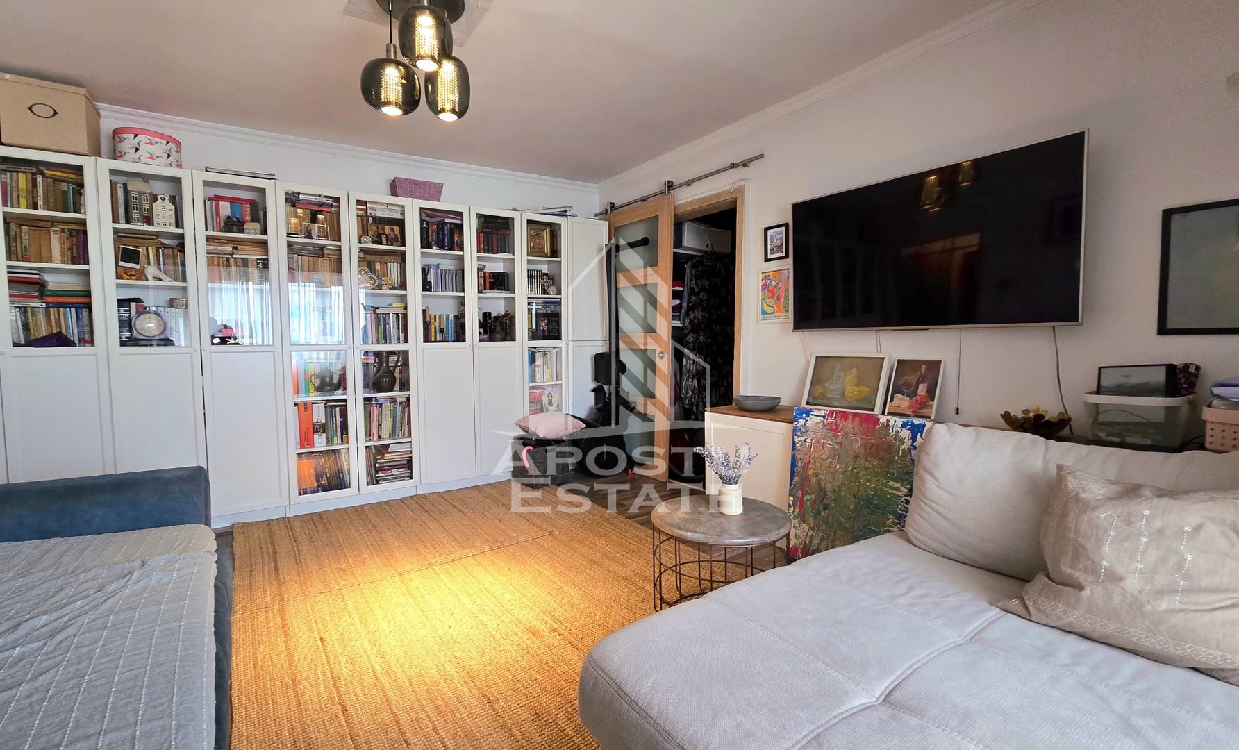 Apartament de vanzare cu 3 camere, mobilat si utilat, zona Bucovina