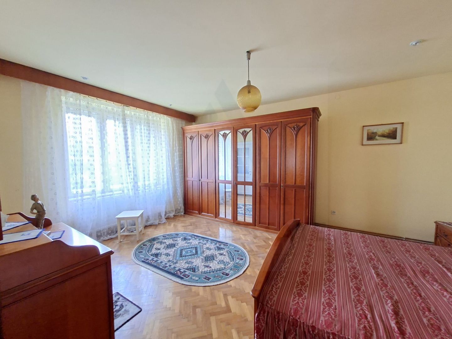 Apartament 4 camere 110 mp utili cu teren aferent si 2 bai Central
