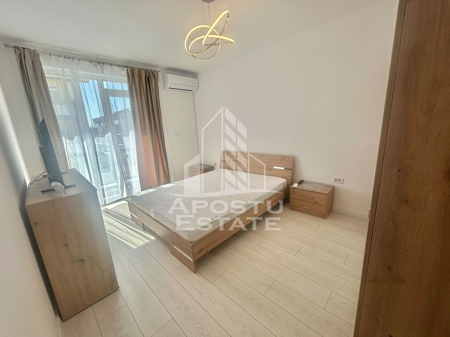 Apartament 1 camera de inchiriat, loc de parcare, Giroc