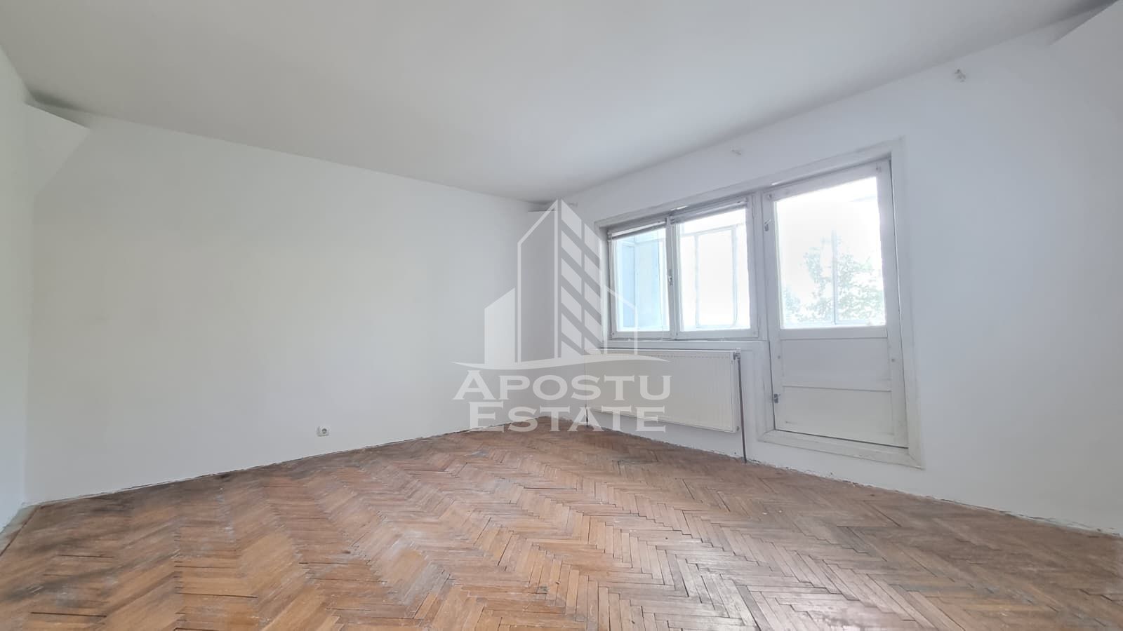 Apartament de vanzare cu 3 camere, 2 bai, 2 balcoane, zona Aradului