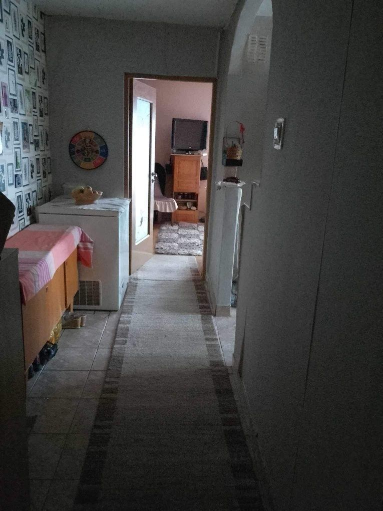 BRASADAS vinde ap 2 cam etaj 4/4 in Micro 17 Satu Mare.