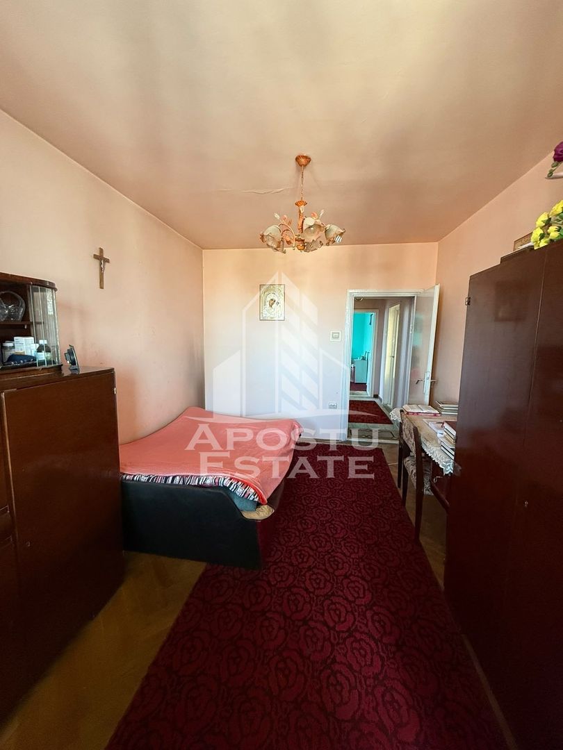 Apartament de vanzare cu 3 camere, 2 bai, 2 balcoane, zona Soarelui