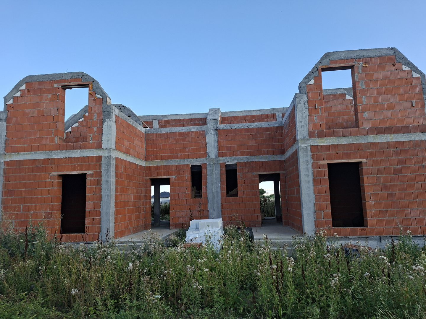 BRASADAS vinde casa in constructie de tip DUPLEX in Odoreu.