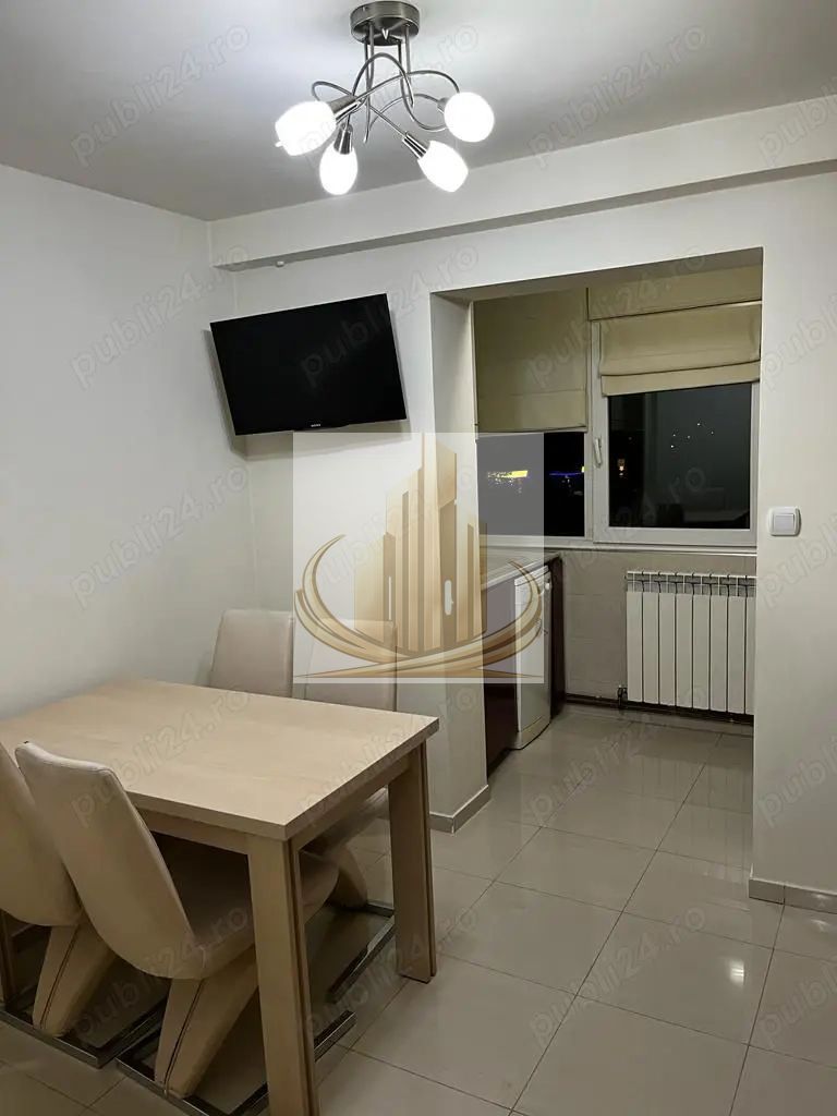 Apartament 3 camere, decomandat, zona Lunei