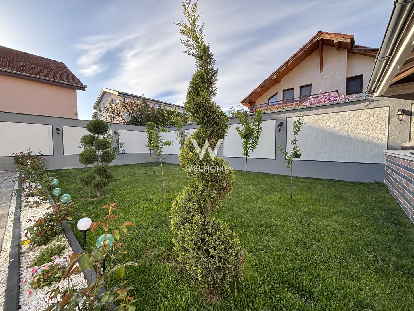Casa INDIVIDUALA 6 camere, curte superba - zona Brana, Selimbar