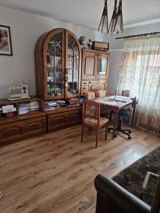 BRASADAS vinde ap 3 cam etaj 4/4 in Carpati 2.