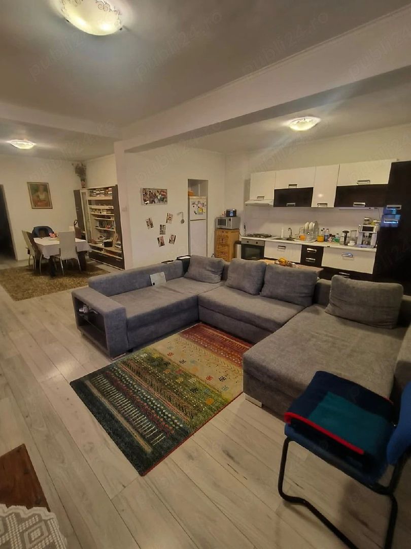 BRASADAS vinde apartament CENTRAL cu 4 camere la etajul 2.
