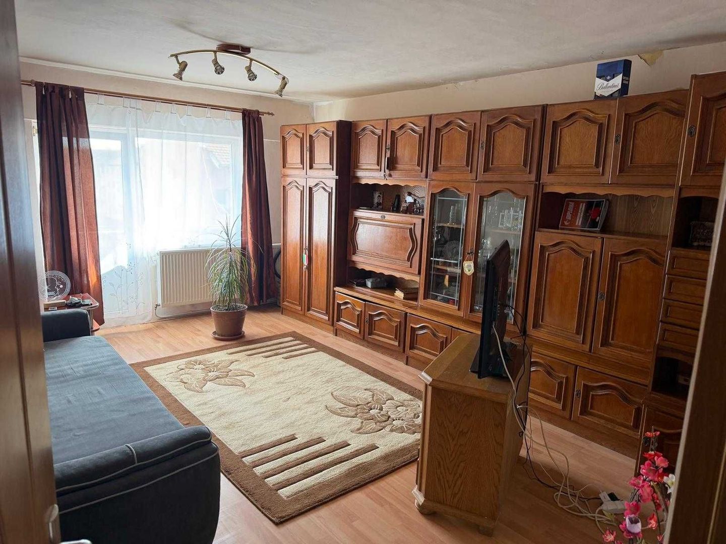BRASADAS vinde ap 2 cam 58mp Carpați 2 etaj 4/4.