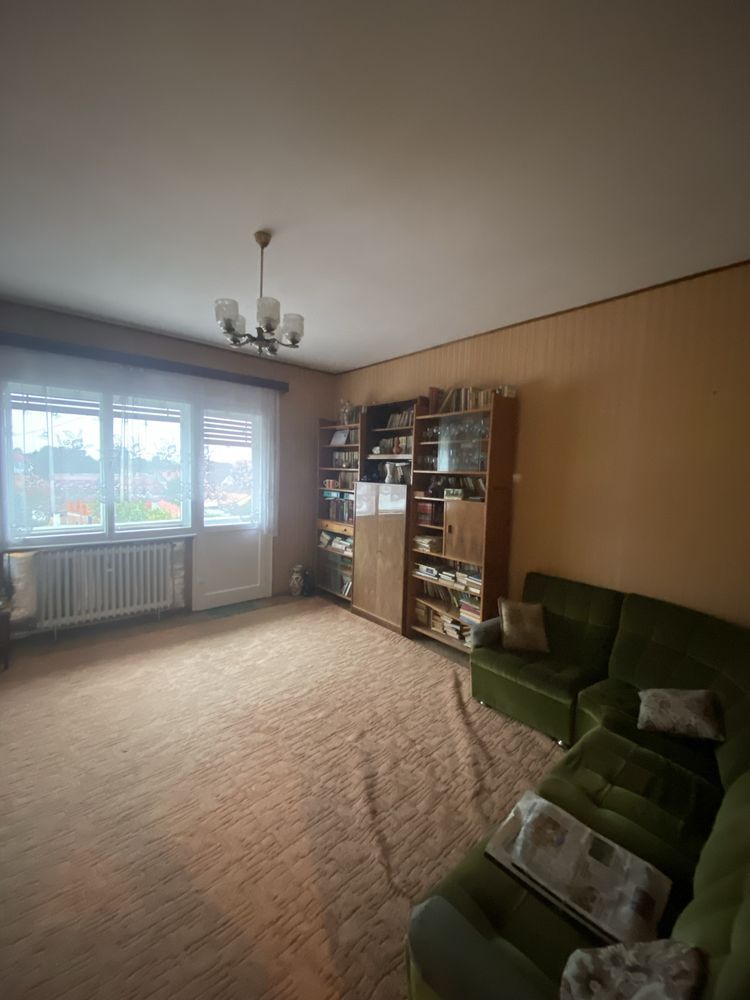 Apartament cu 3 camere si garaj, zona centrala.