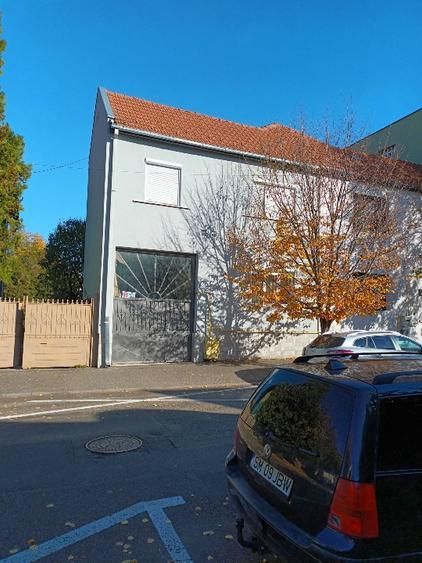 BRASADAS vinde casa cu etaj, 4 camere, central, acces cu masina.