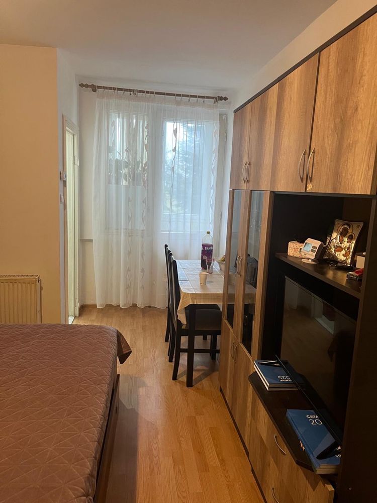 BRASADAS vinde garsoniera utilata etaj 1/4 Ostrovului.