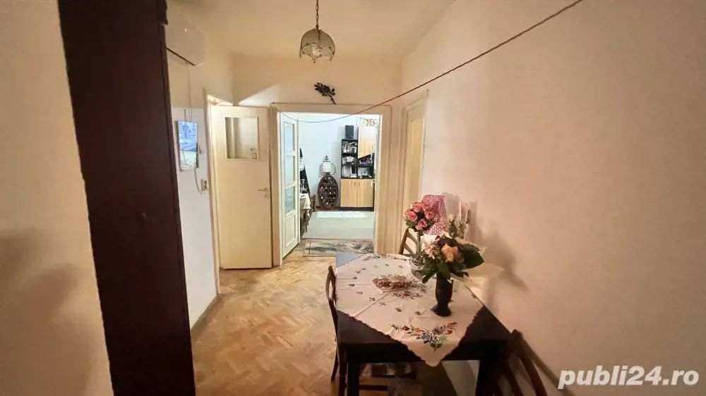 BRASADAS vinde ap 3 cam etaj 1/4 Careiului.