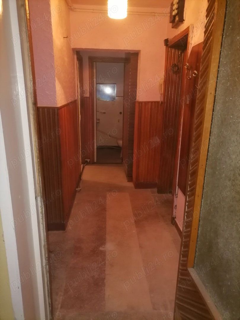 BRASADAS vinde apt 4 camere etaj 4/4 in centru.